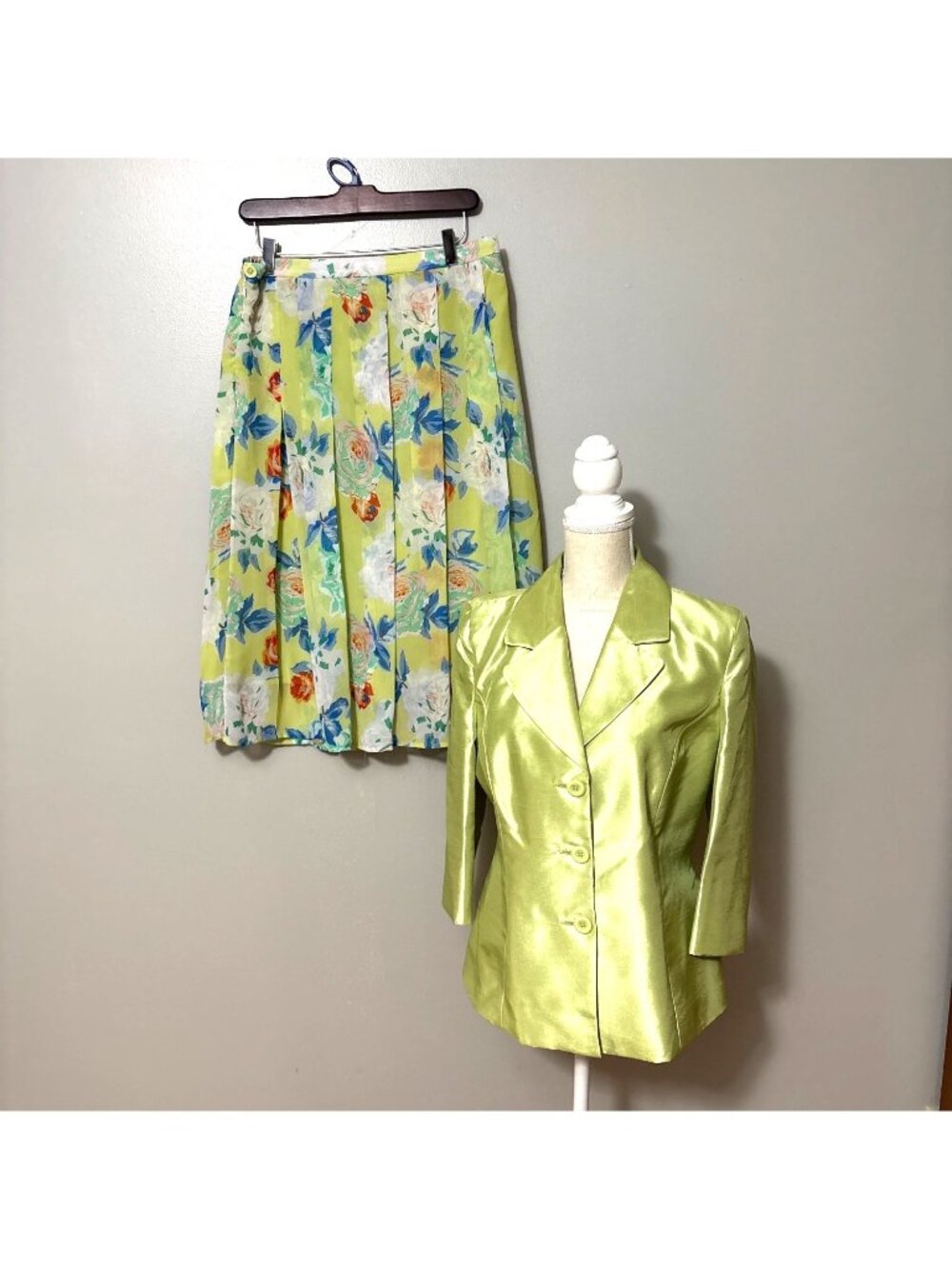 Vintage Madam X Lime Green Blazer & Floral Pleated Skirt Set‎ M